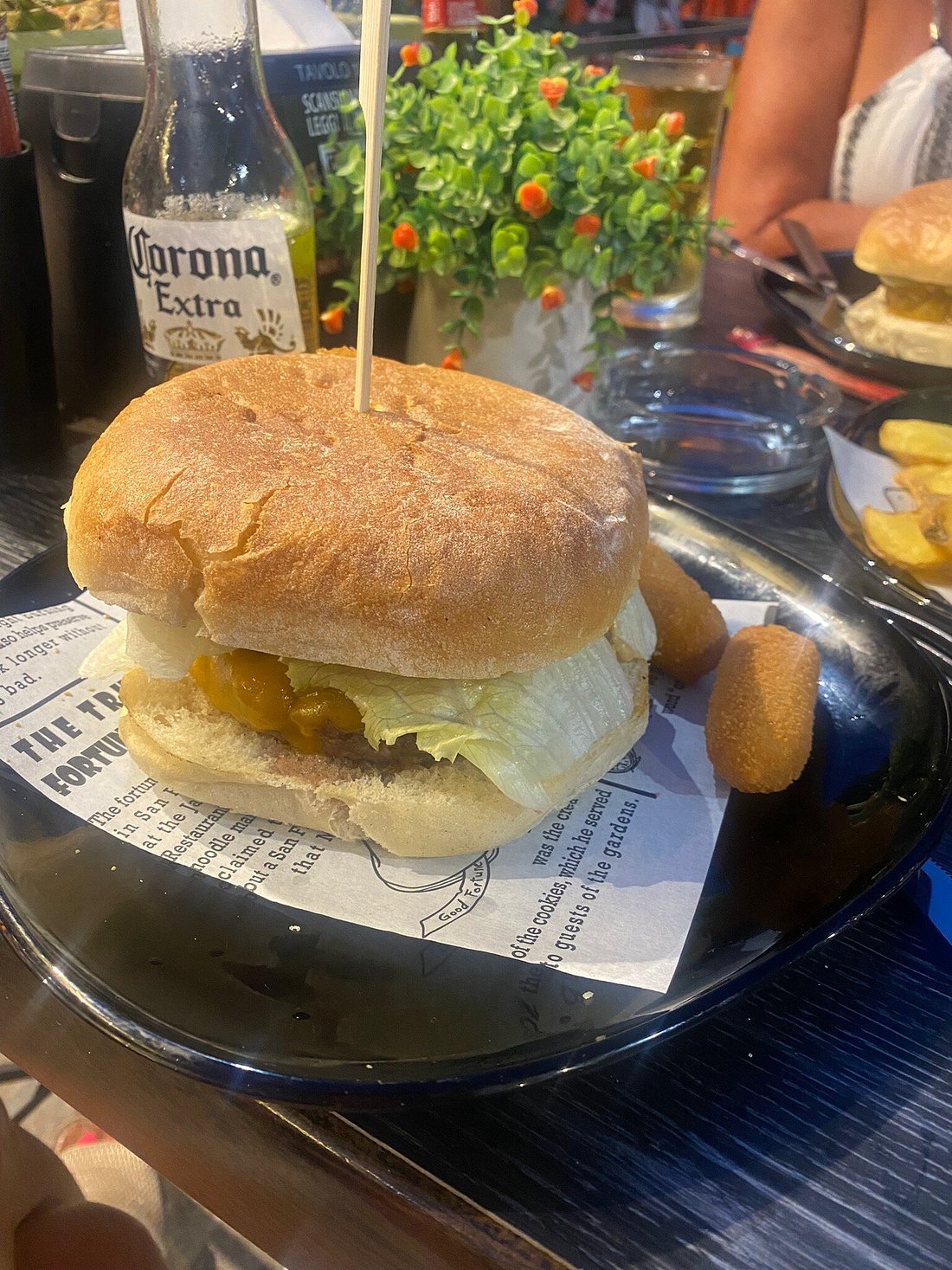 Cheeseburger con Corona