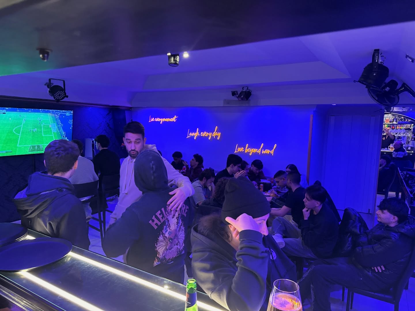 La sala durante la partita
